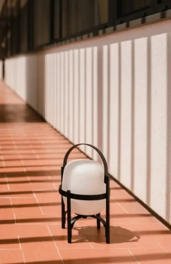 Santa & Cole Cestita Alubat bordslampa, svart