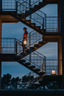 Santa & Cole Cestita Alubat bordslampa, svart