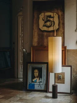 Santa & Cole Dórica golvlampa, naturvit - brons