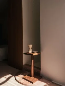 Santa & Cole Peana Molina sidobord, valnöt