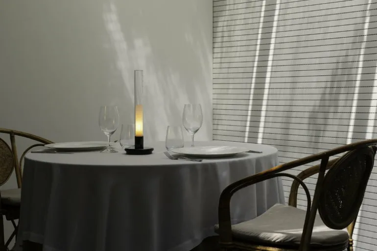 Santa & Cole Sylvestrina bärbar bordslampa, klar - svart