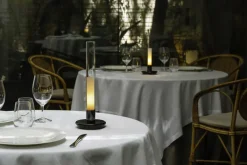 Santa & Cole Sylvestrina bärbar bordslampa, klar - svart