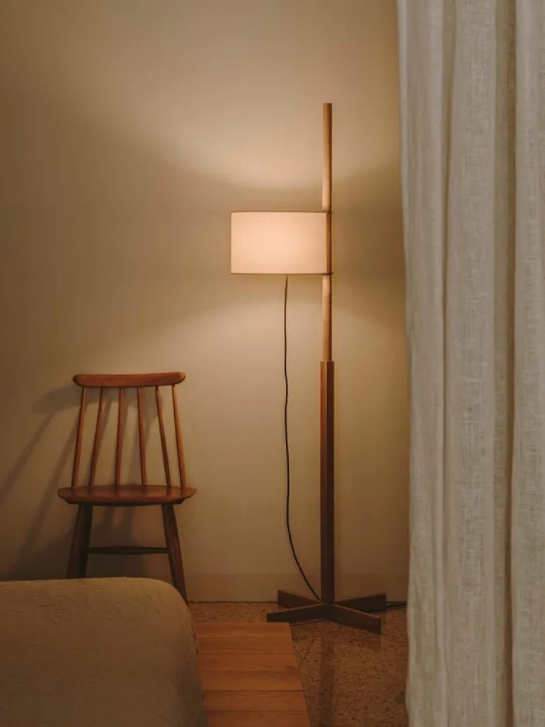 Santa & Cole TMM golvlampa, valnöt - beige