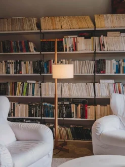 Santa & Cole TMM golvlampa, ek - vit