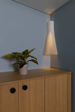 Secto Design Secto 4236 vägglampa för hörn, 60 cm, vit