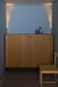 Secto Design Secto 4236 vägglampa för hörn, 60 cm, vit