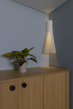 Secto Design Secto 4236 vägglampa för hörn, 60 cm, vit