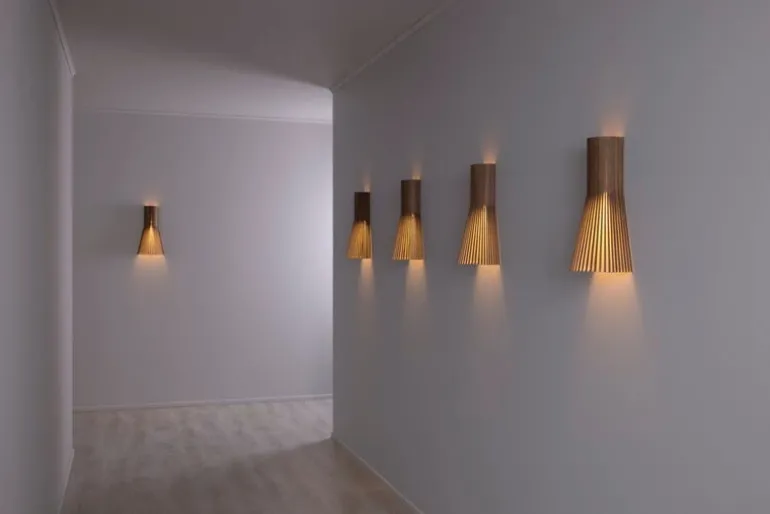 Secto Design Secto 4231 vägglampa 45 cm, väggfäste, valnöt