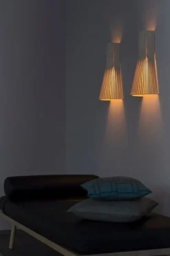 Secto Design Secto 4231 vägglampa 45 cm, väggfäste, vit