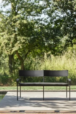 Serax August 2-sitsbänk med ryggstöd, svart