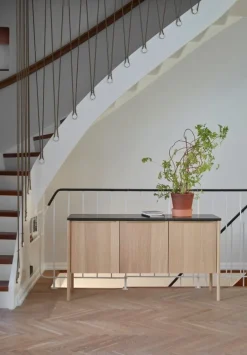 Skagerak Jut skåp, svart marmor