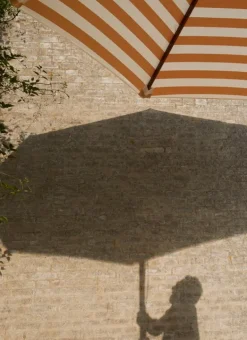 Skagerak Messina parasoll, ø 270 cm, randigt, guld - vitt