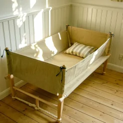 Skovshoved Møbelfabrik OGK Weekend säng, bok - linne