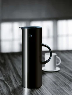 Stelton EM77 termoskanna 1 l, svart