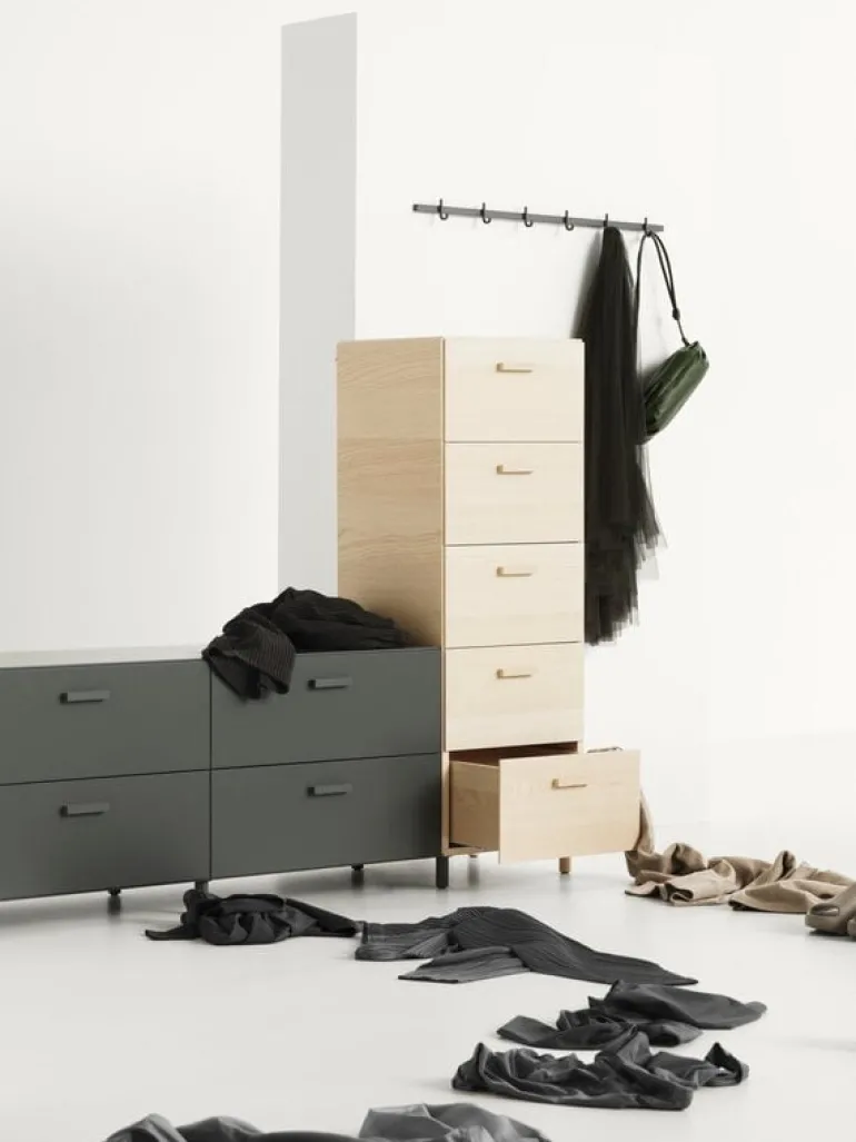 String Furniture Relief klädstång med krokar, medium, 82 cm, grå