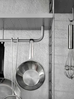 String Furniture String metallhylla, 78 x 30 cm, låg, grå