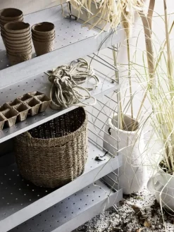 String Furniture String utomhushylla 58 x 30 cm, hög, galvaniserad