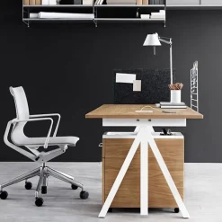 String Furniture String Works höj- och sänkbart skrivbord, 120 cm, ek