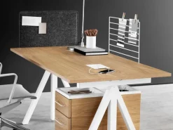 String Furniture String Works höj- och sänkbart skrivbord, 140 cm, ek