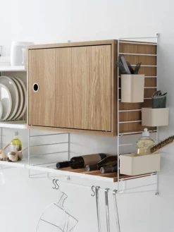 String Furniture Stringskåp med dörr, 58 x 30 cm, ek