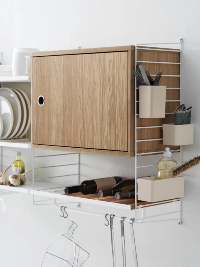 String Furniture Stringskåp med dörr, 58 x 30 cm, ek