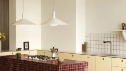 Tala Bower, pendellampa C600, med Oval II-lampa, vit