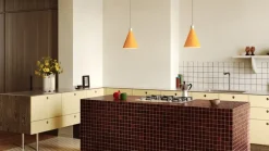 Tala Bower, pendellampa C220, med Sphere III-lampa, gul