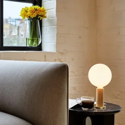 Tala Knuckle bordslampa med Sphere IV-lampa, ek