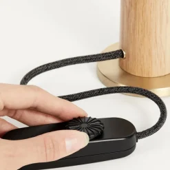 Tala Knuckle bordslampa med Sphere IV-lampa, ek