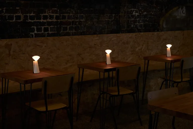 Tala Mantle bärbar lampa, stenvit