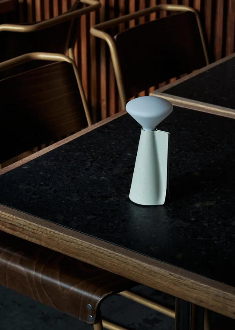 Tala Mantle bärbar lampa, stenvit