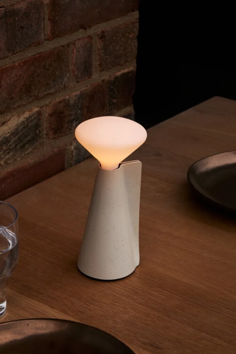 Tala Mantle bärbar lampa, stenvit