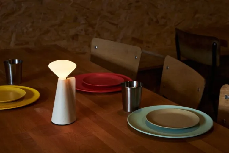 Tala Mantle bärbar lampa, stenvit