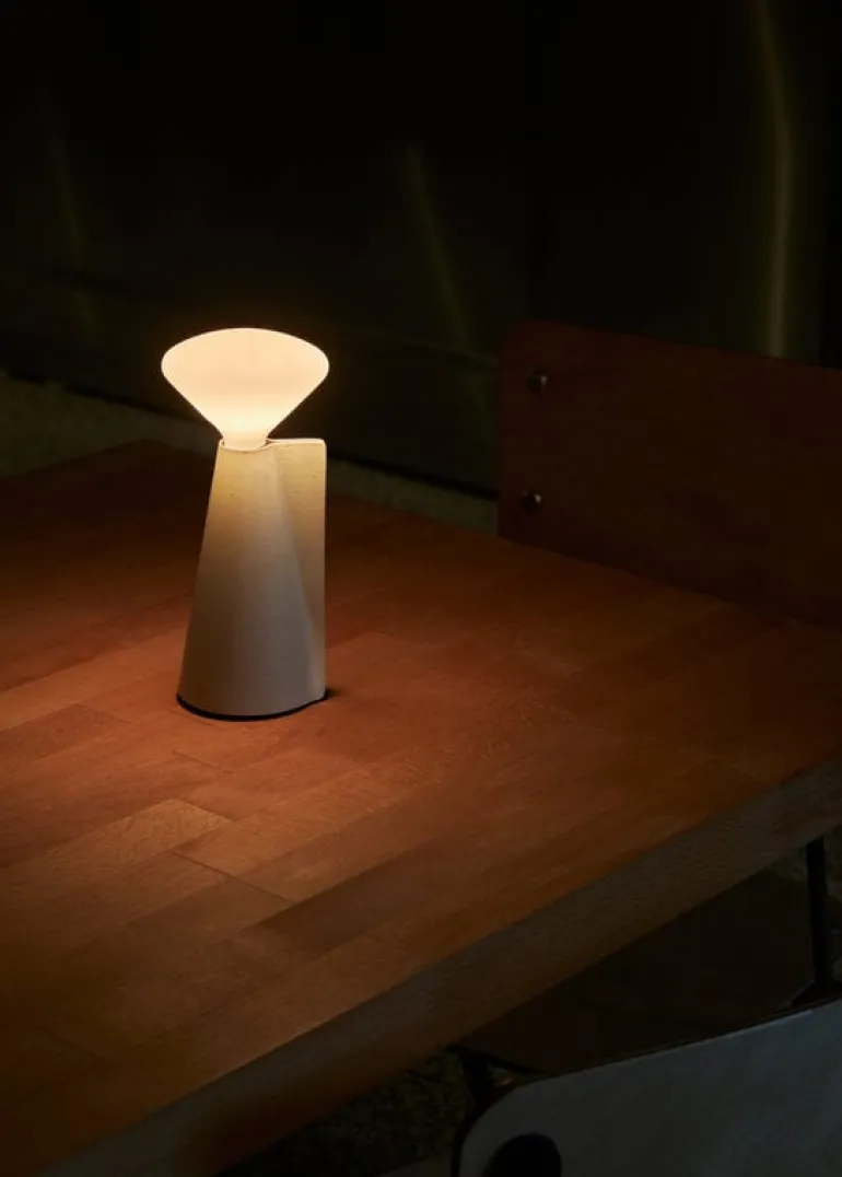 Tala Mantle bärbar lampa, stenvit