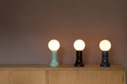 Tala Shore bordslampa, buteljbrun