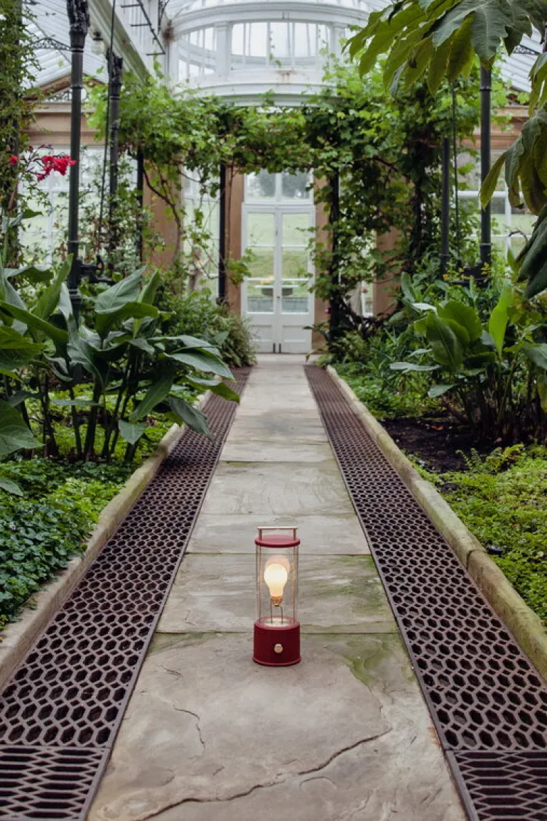 Tala The Muse bärbar lampa, Pomona Red