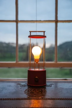 Tala The Muse bärbar lampa, Pomona Red