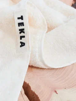 Tekla Badlakan, 100 x 150 cm, ivory