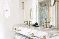 Tekna Mercer vägglampa, sateen brass