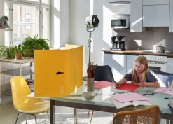 The Hide The Hide skrivbordsskärm 500, gul