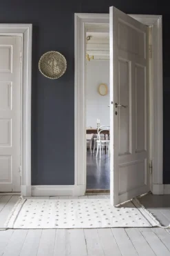 Tikau Pallo matta, vita prickar