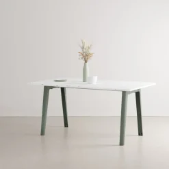 TIPTOE New Modern bord 160 x 95 cm, återvunnen plast - eukalyptusgrå