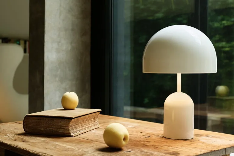 Tom Dixon Bell bärbar LED-bordslampa, vit