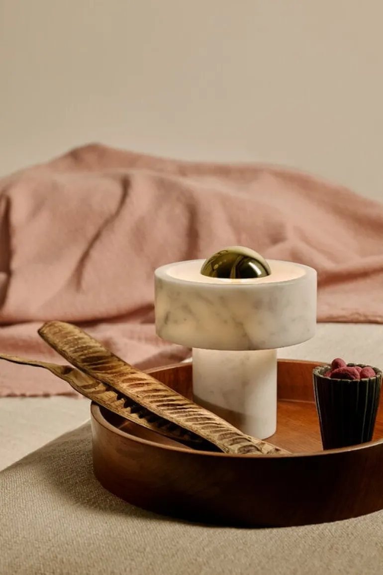 Tom Dixon Stone bärbar LED-bordslampa, vit marmor