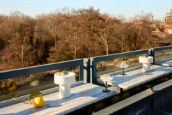 Tom Dixon Stone bärbar LED-bordslampa, vit marmor