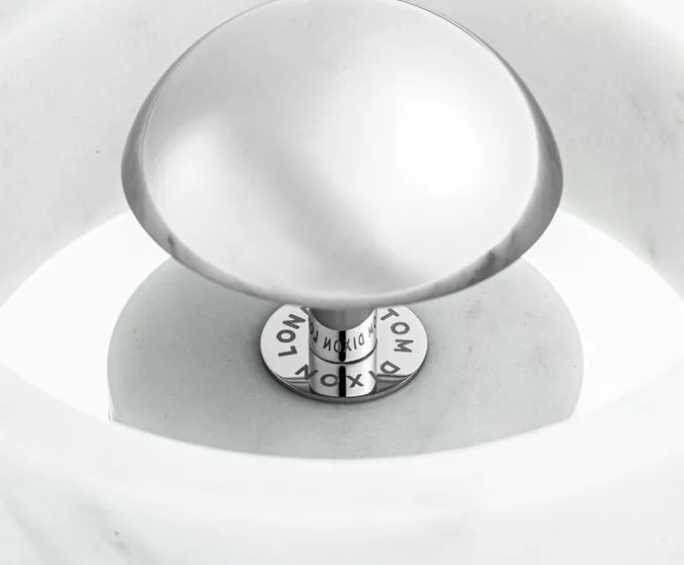 Tom Dixon Stone bärbar LED-bordslampa, vit marmor - silver