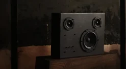 Transparent Steel högtalare