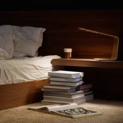 Tunto Led1 bordslampa, ek - svart