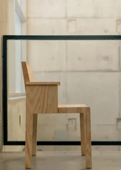 Vaarnii 016 Maasto matstol med armstöd, furu