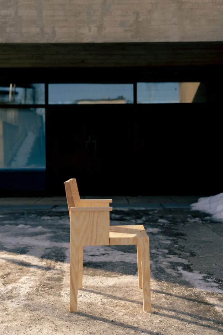 Vaarnii 016 Maasto matstol med armstöd, furu